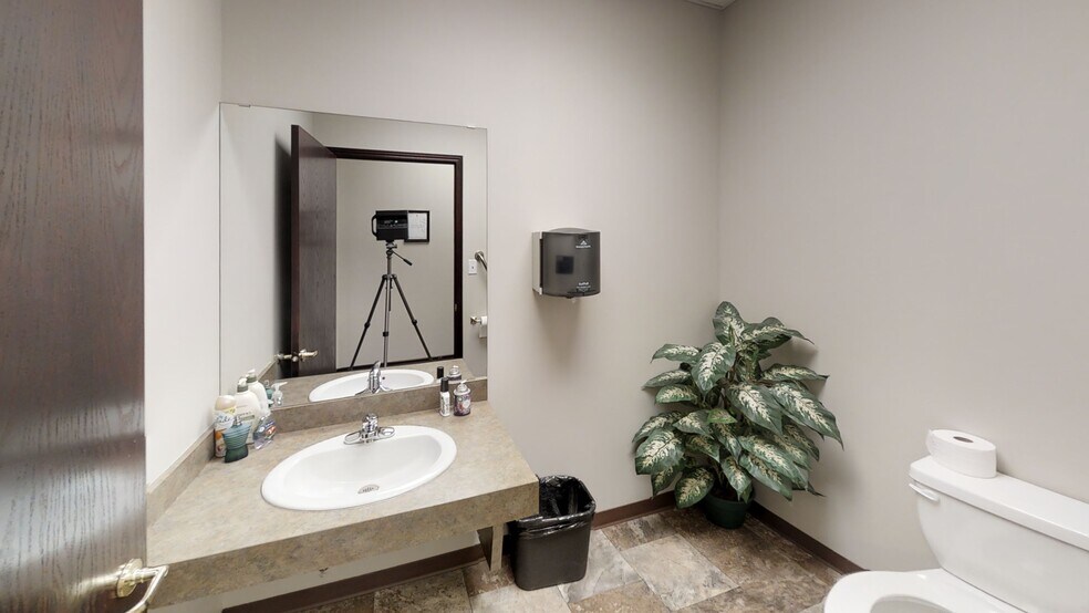 More Photos Of 5229 50th Ave, Red Deer Office For Sale