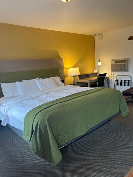 More Photos Of 332 E Onota St, Munising Hotel For Sale