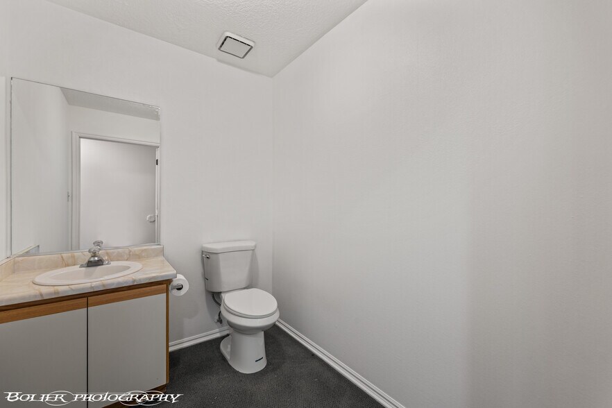 More Photos Of 320 E Old Mill Rd, Mesquite Office For Sale