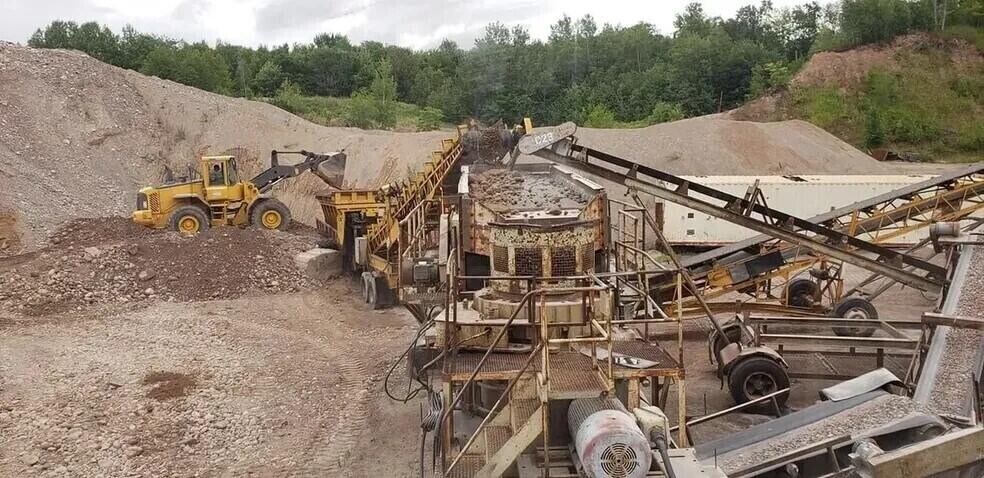 More Photos Of 1396 E Easterday Ave, Sault Sainte Marie Contractor Storage Yard For Sale