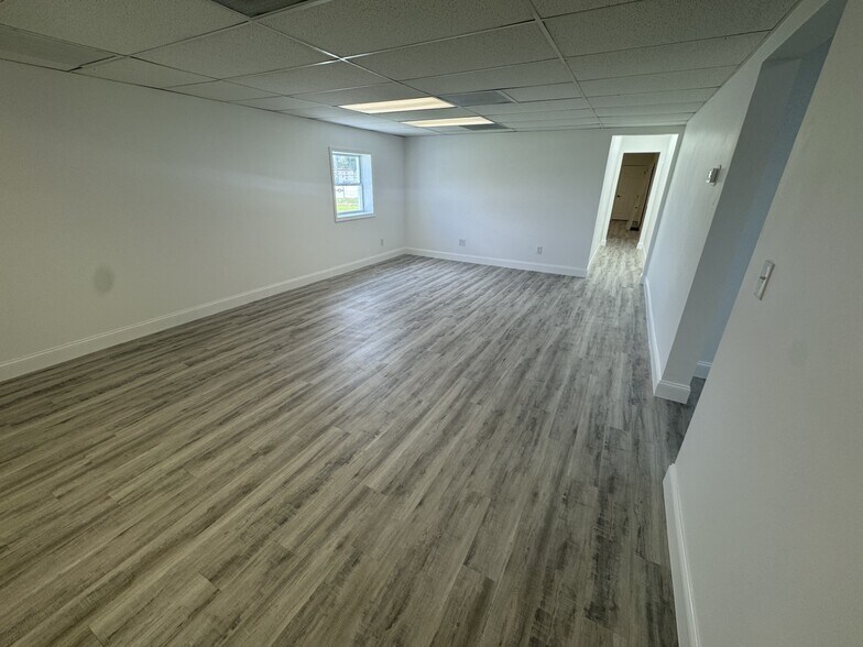 More Photos Of 1288 N Tamiami Trl, North Fort Myers Office For Sale