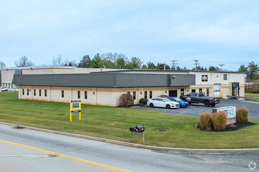 More Photos Of 820 Vogelsong Rd, York Flex For Sale