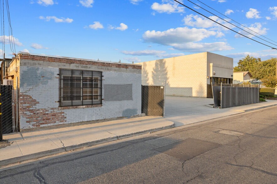 Primary Photo Of 1334 W Goshen Ave, Visalia Warehouse For Sale
