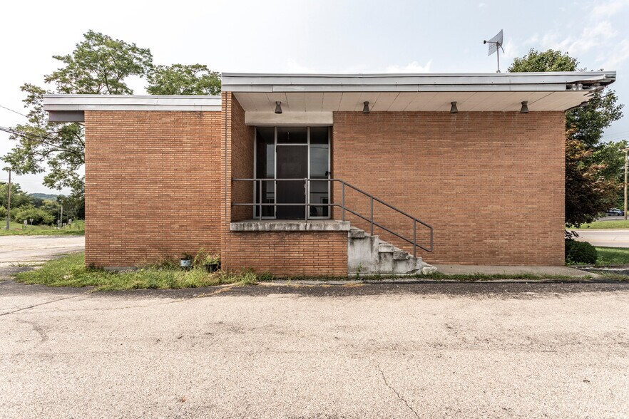 More Photos Of 1250 Franklin Ave, Brookville Office For Sale