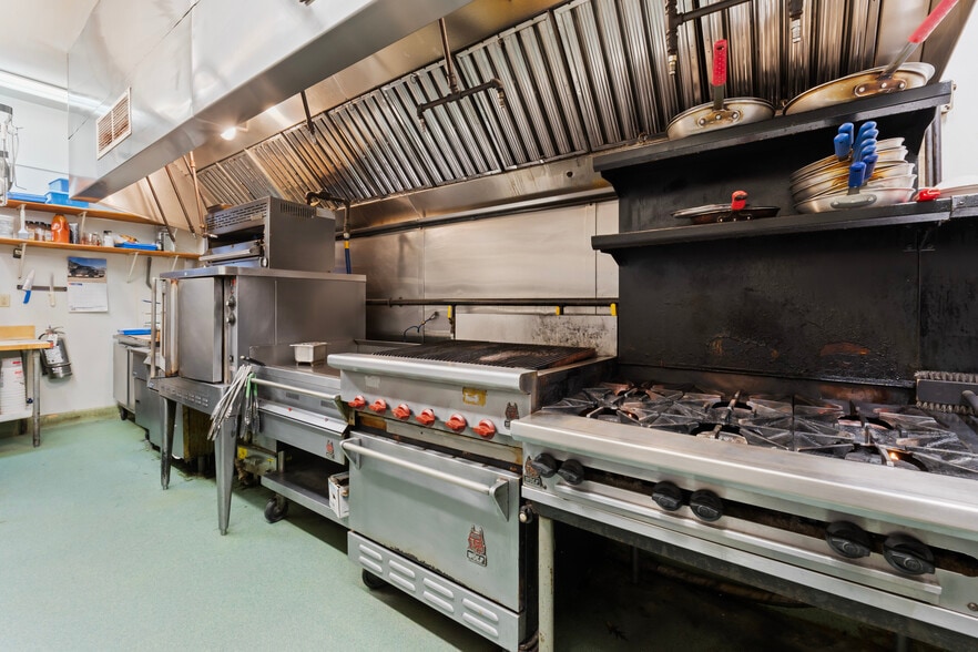 More Photos Of 52 Post Rd, Wells Restaurant For Sale