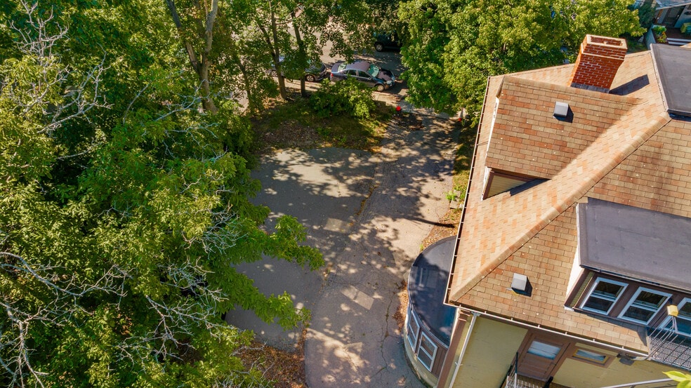 More Photos Of 17 Monmouth St, Somerville Apartments For Sale