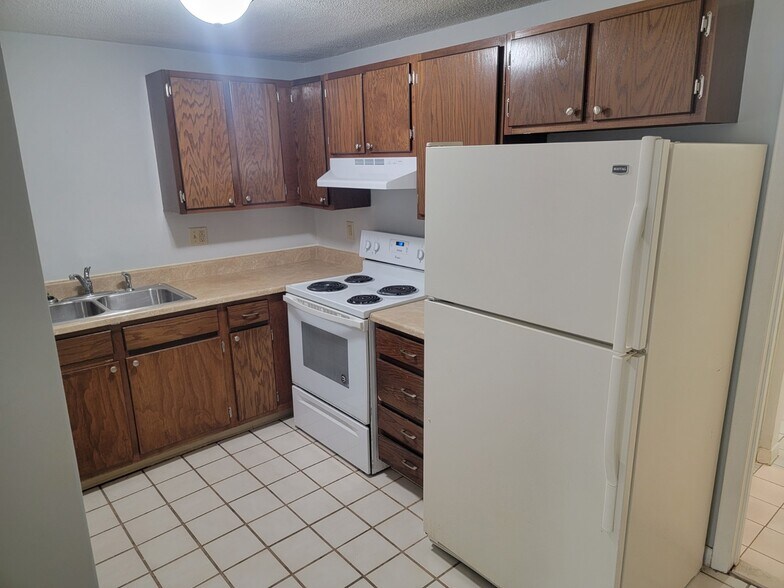 More Photos Of 450 Woonasquatucket Ave, North Providence Apartments For Sale
