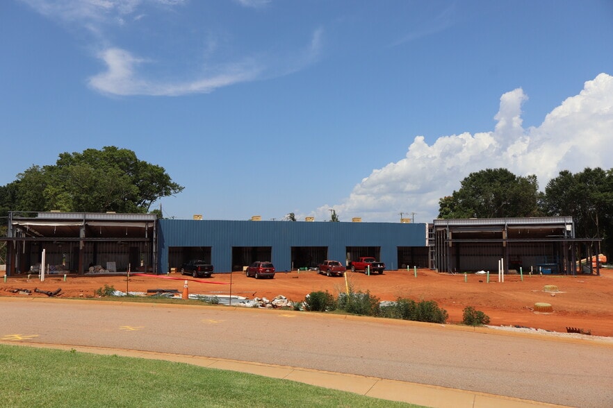 More Photos Of 5 Moorlyn Ln, Greer Storefront For Lease