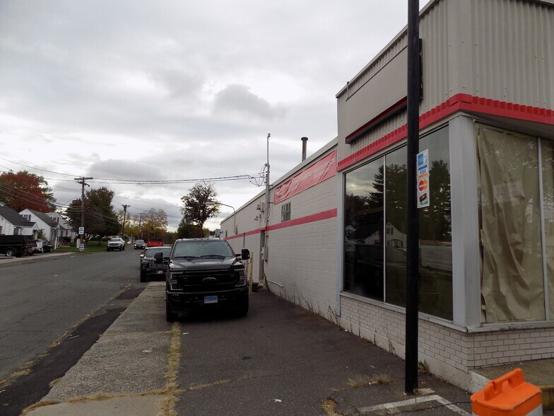More Photos Of 790 Farmington Ave, Bristol Freestanding For Sale