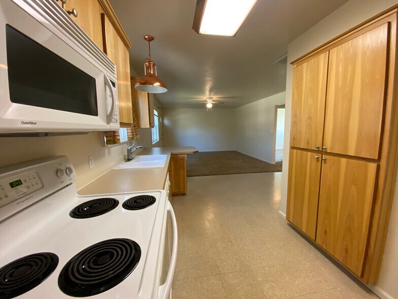 More Photos Of 111 Adams St, Horseshoe Bend Multifamily For Sale