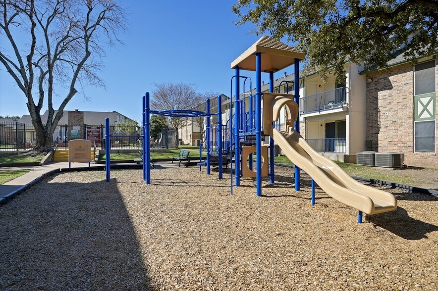 More Photos Of 1101 Rutland Dr, Austin Apartments For Sale