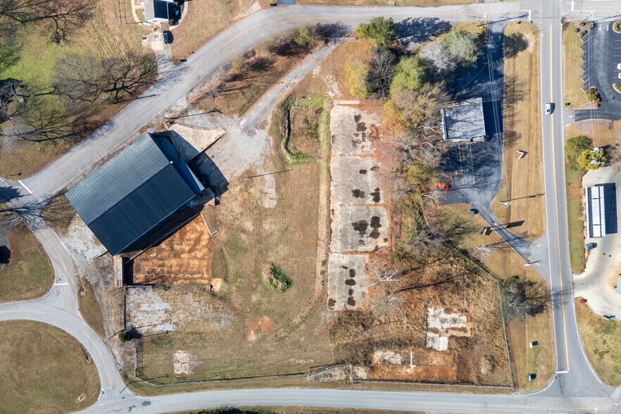 More Photos Of 207 N Kenneth St, Walhalla Warehouse For Lease