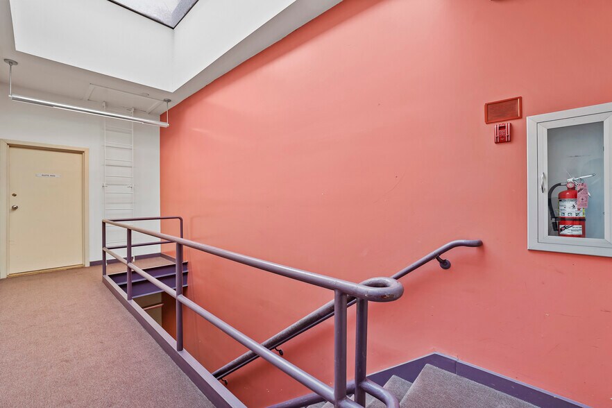 More Photos Of 729 8th St SE, Washington Storefront Retail Office For Sale