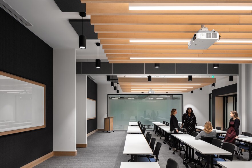 More Photos Of 901 Marquette Ave, Minneapolis Office For Lease