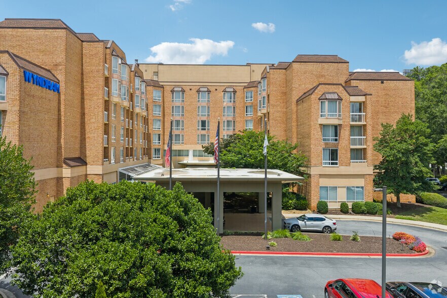 More Photos Of 6120 Peachtree Dunwoody Rd, Atlanta Hotel For Sale