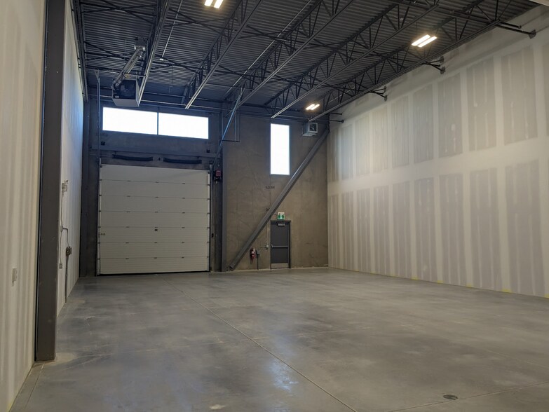 More Photos Of 241 King St, Barrie Unknown For Lease