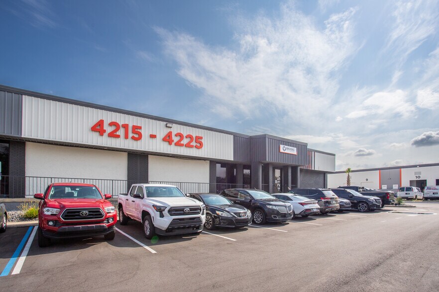 More Photos Of 3827-3843 St Valentines Way, Orlando Unknown For Lease