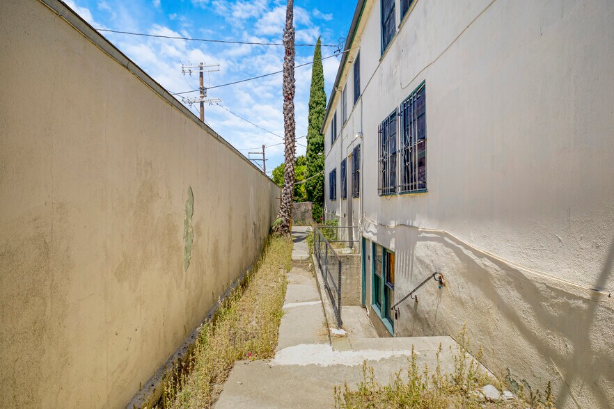 More Photos Of 1215 S Fairfax Ave, Los Angeles Apartments For Sale