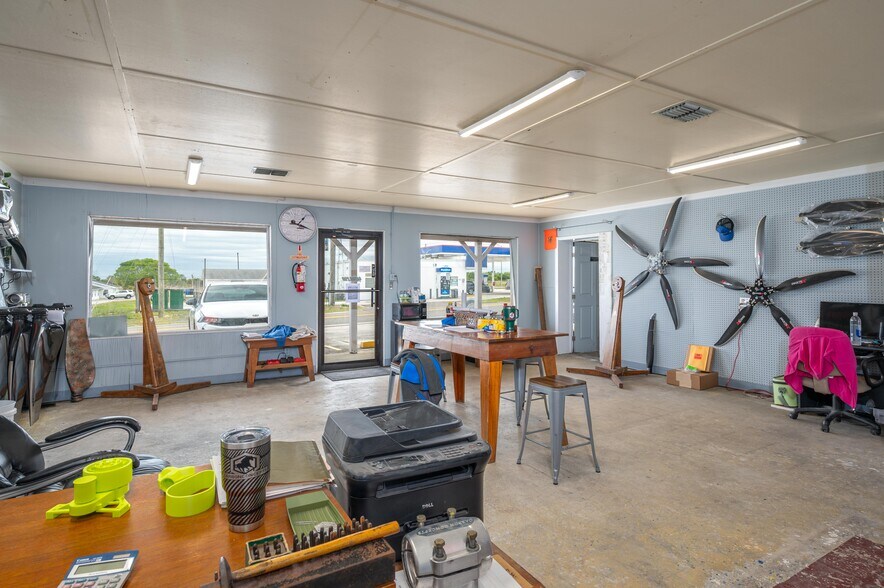 More Photos Of 19 Evergreen Dr, Lake Wales Freestanding For Sale