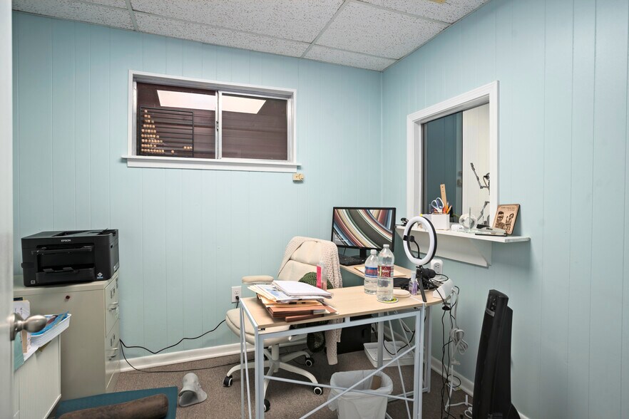 More Photos Of 130 N Main St, Petal Medical For Sale