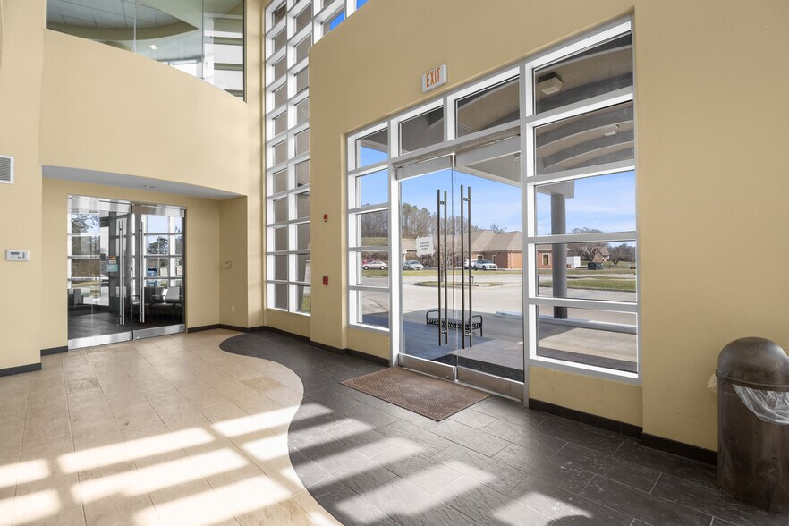 More Photos Of 200 City Hill Dr, London Medical For Sale