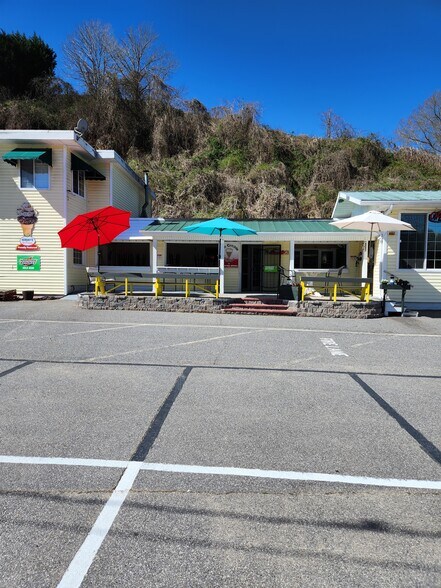 More Photos Of 6706 Limbaugh Ln, Hickory Marina For Sale