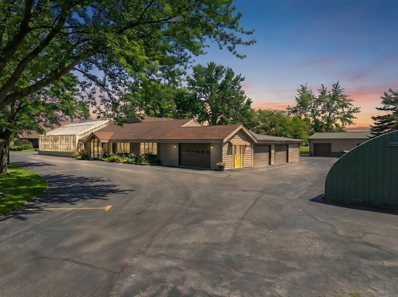 More Photos Of 1126 E State St, Sycamore Storefront Retail Residential For Sale