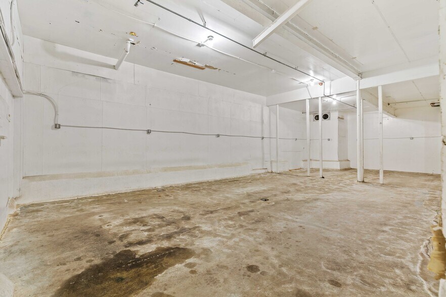 More Photos Of 6835 Tujunga Ave, North Hollywood Warehouse For Lease