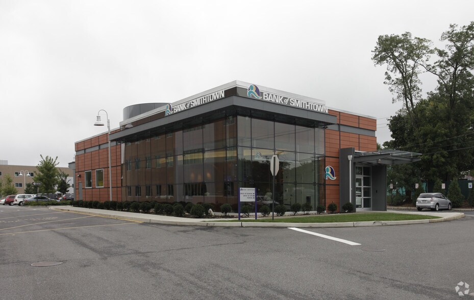 Primary Photo Of 68 N Country Rd, Port Jefferson Bank For Lease