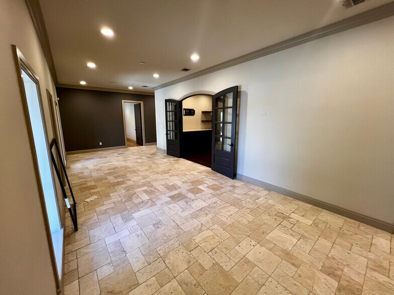 More Photos Of 11818 Warfield St, San Antonio Service For Lease