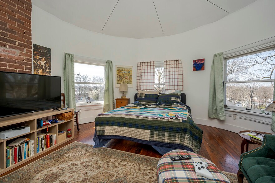 More Photos Of 199 E Loudon Ave, Lexington Office Residential For Sale