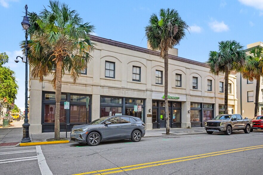 More Photos Of 15 Bull St, Savannah Storefront Retail Office For Lease