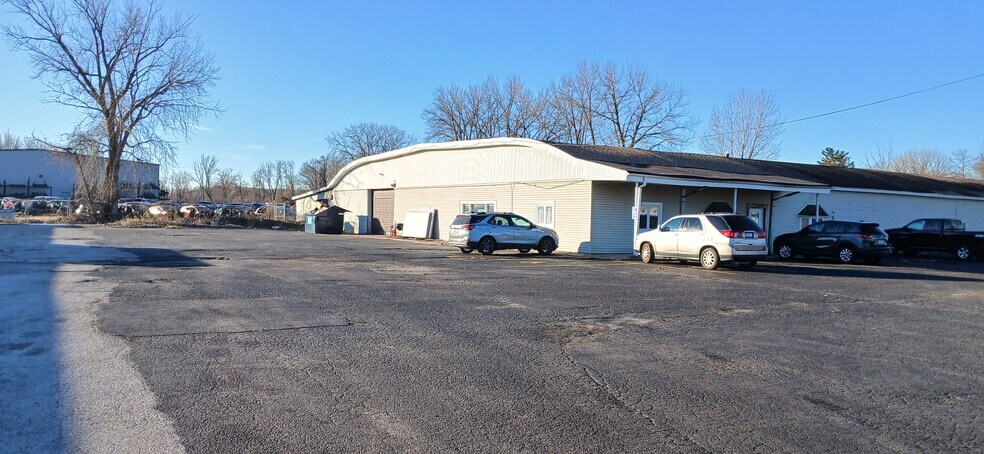 More Photos Of 806 W Us Highway 20, Michigan City Showroom For Lease
