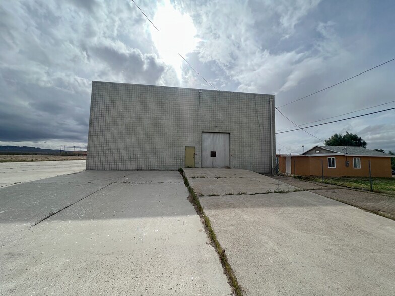 More Photos Of 2374 E Main St, Barstow Warehouse For Lease