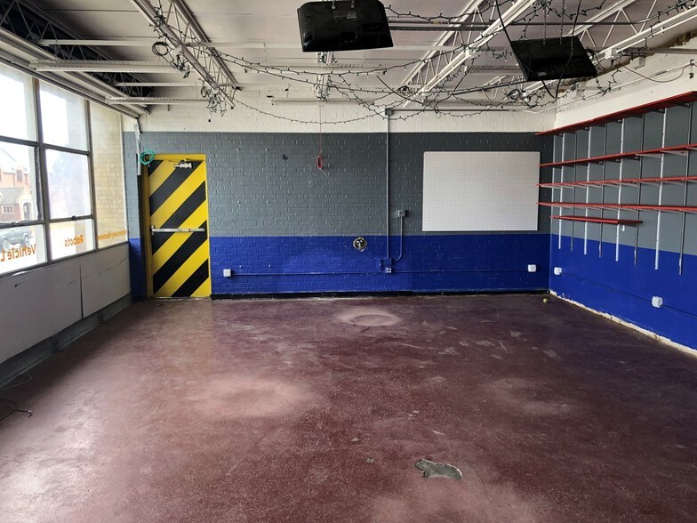 More Photos Of 900-902 Leonard St NW, Grand Rapids Storefront Retail Office For Sale