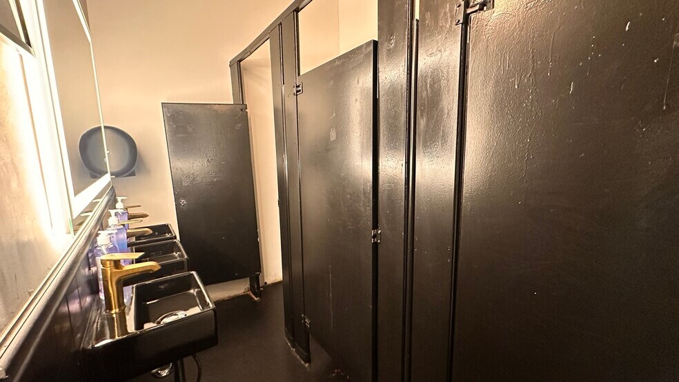 More Photos Of 361 Metropolitan Ave, Brooklyn General Retail For Lease