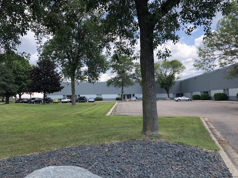 More Photos Of 2506-2526 Northland Dr, Mendota Heights Warehouse For Lease
