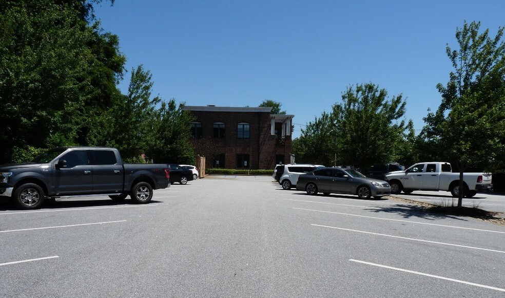 More Photos Of 607 Pendleton St, Greenville Office For Lease