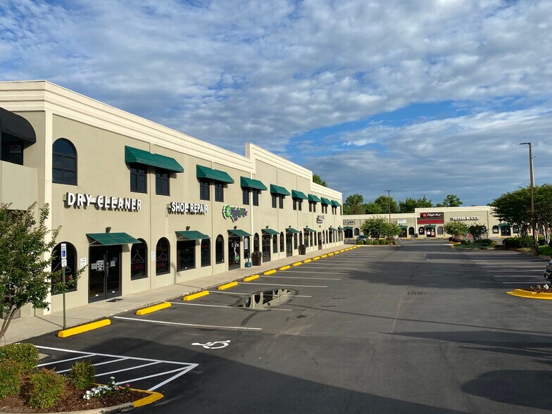 More Photos Of 19507 W Catawba Ave, Cornelius Freestanding For Lease