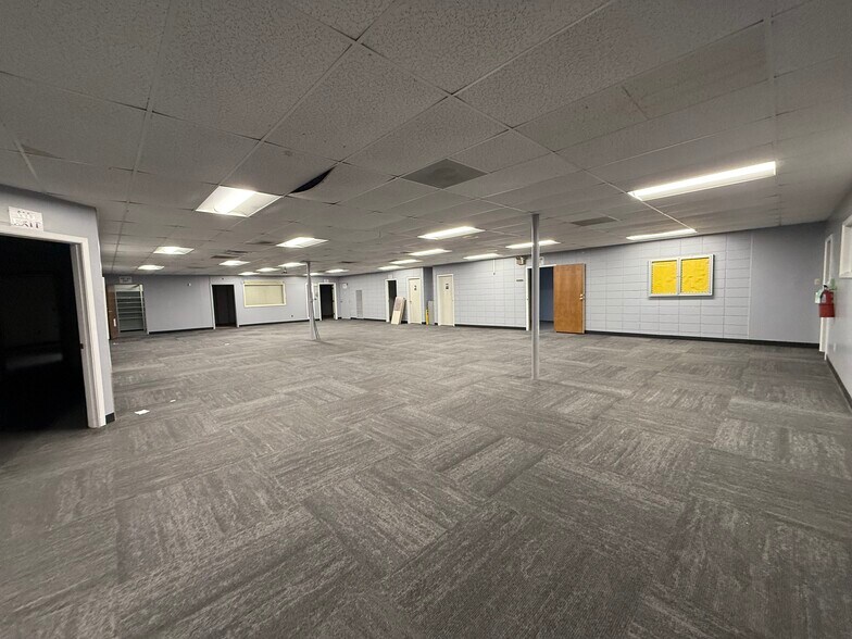 More Photos Of 6923 E 14th St, Tulsa Service For Sale