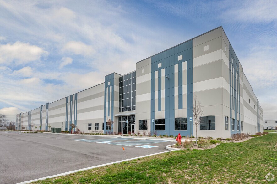 More Photos Of 5405 Stanley Rd, Indianapolis Distribution For Lease
