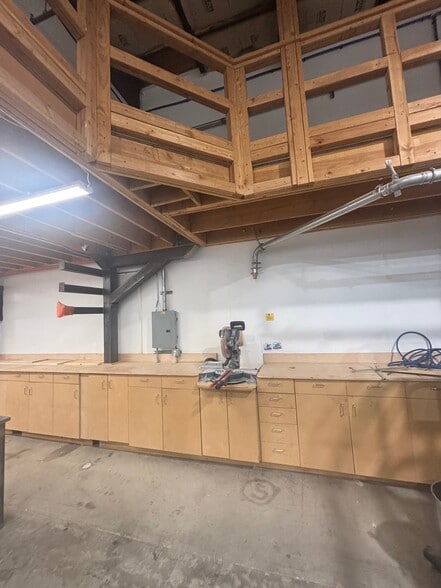 More Photos Of 3305-3311 Grande Vista Dr, Newbury Park Warehouse For Lease