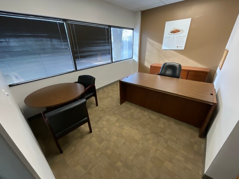 More Photos Of 2505 S Finley Rd, Lombard Office For Lease
