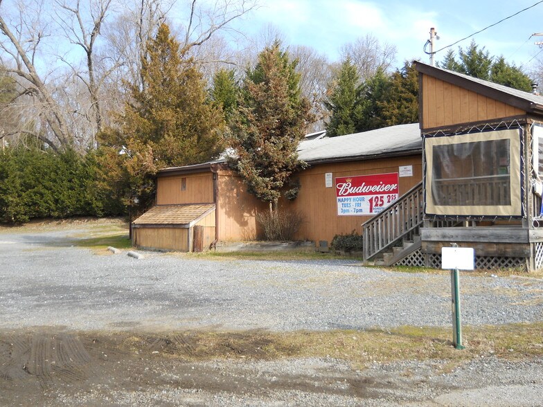 More Photos Of 726 Londontown Rd, Edgewater Restaurant For Sale