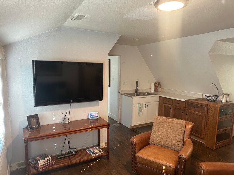 More Photos Of 821 Roger Ave, South Lake Tahoe Restaurant For Lease