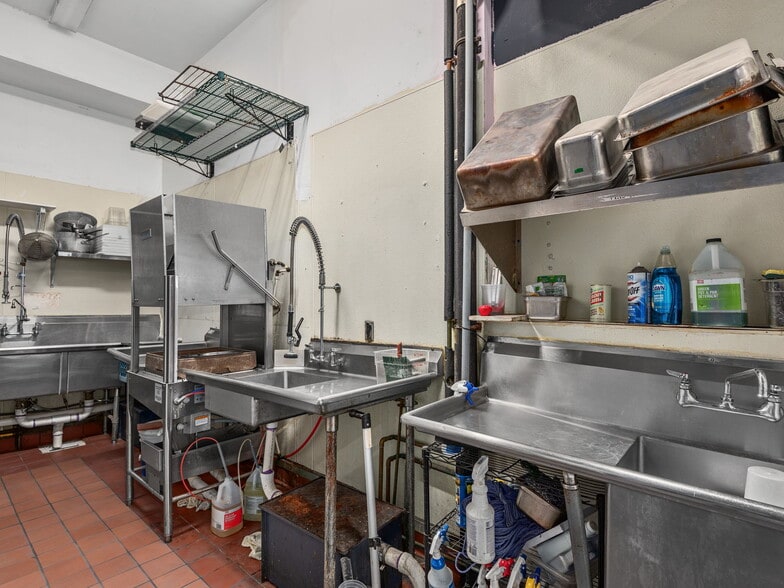 More Photos Of 48 College St, Asheville General Retail For Lease