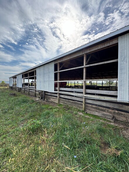 More Photos Of 901 Carpenter Rd, Albany Specialty For Sale