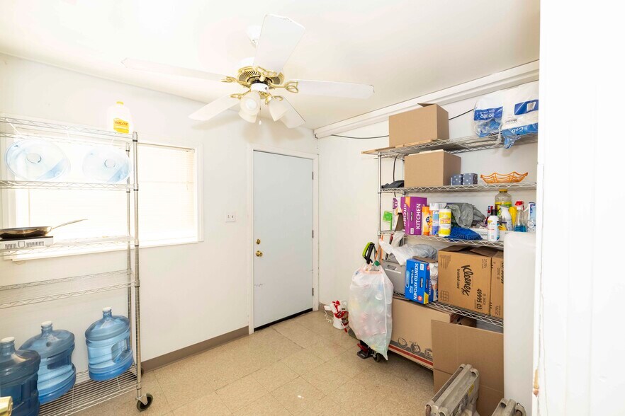 More Photos Of 18026 Jonathan St, Adelanto Medical For Lease