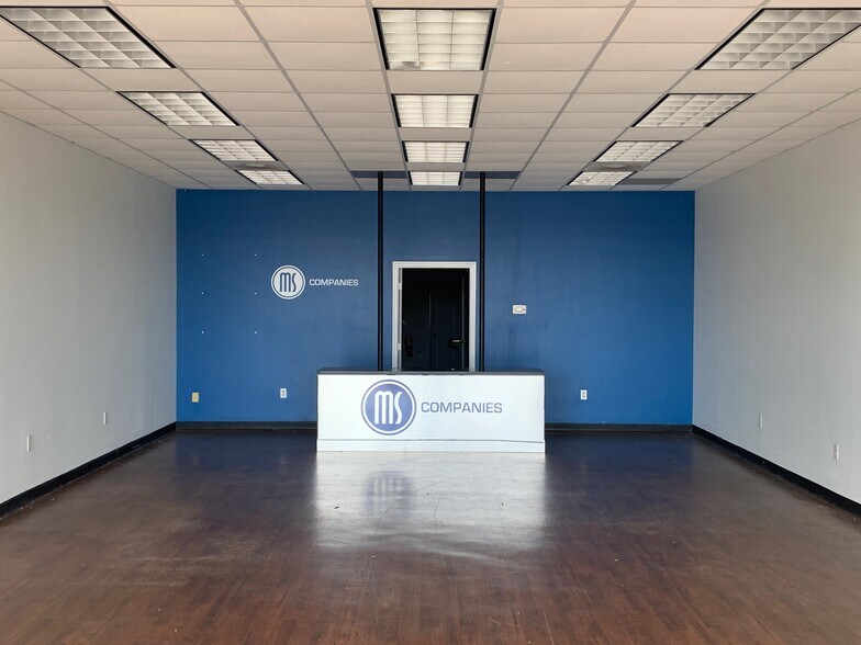 More Photos Of 5550 McFarland Blvd, Northport General Retail For Lease