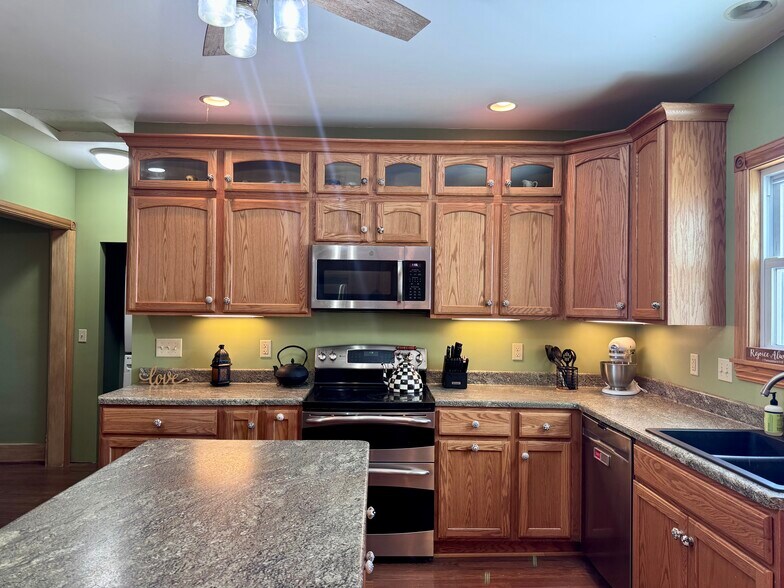 More Photos Of 1415 4th St, Fulton Storefront Retail Residential For Sale